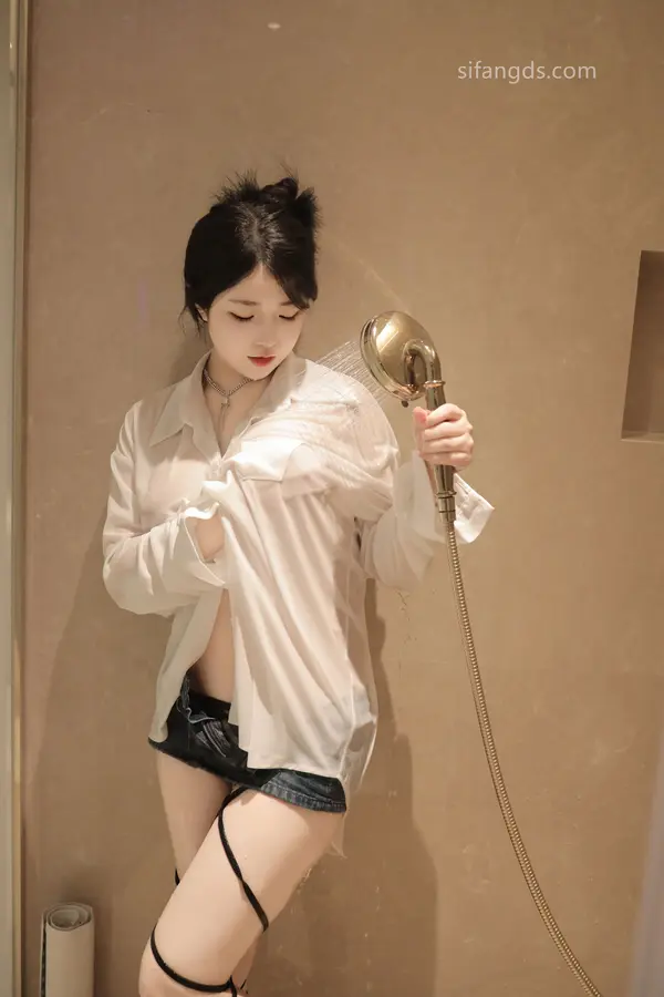 陈小花《私购流出》 Vol. 8400