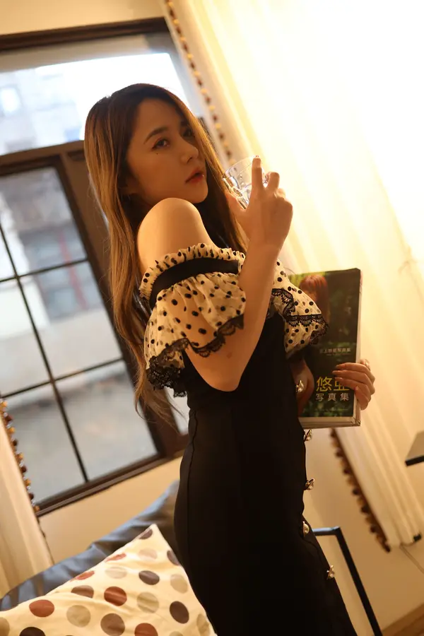 鱼子酱性感写真